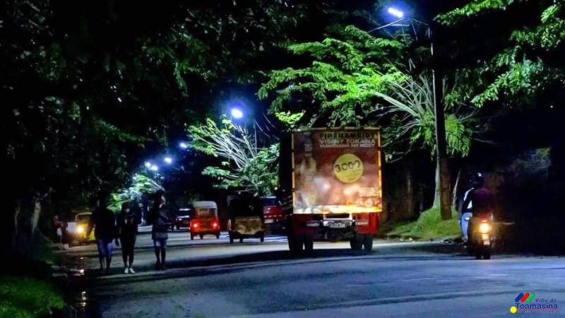 la Commune Urbaine Toamasina vient d'équiper le Boulevard Joffre de 90 lampadaires.